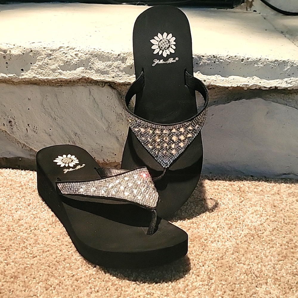 Women's Yellow Box Sandals Birder Clear crystals 2" heel Size 8 Excellent Cond